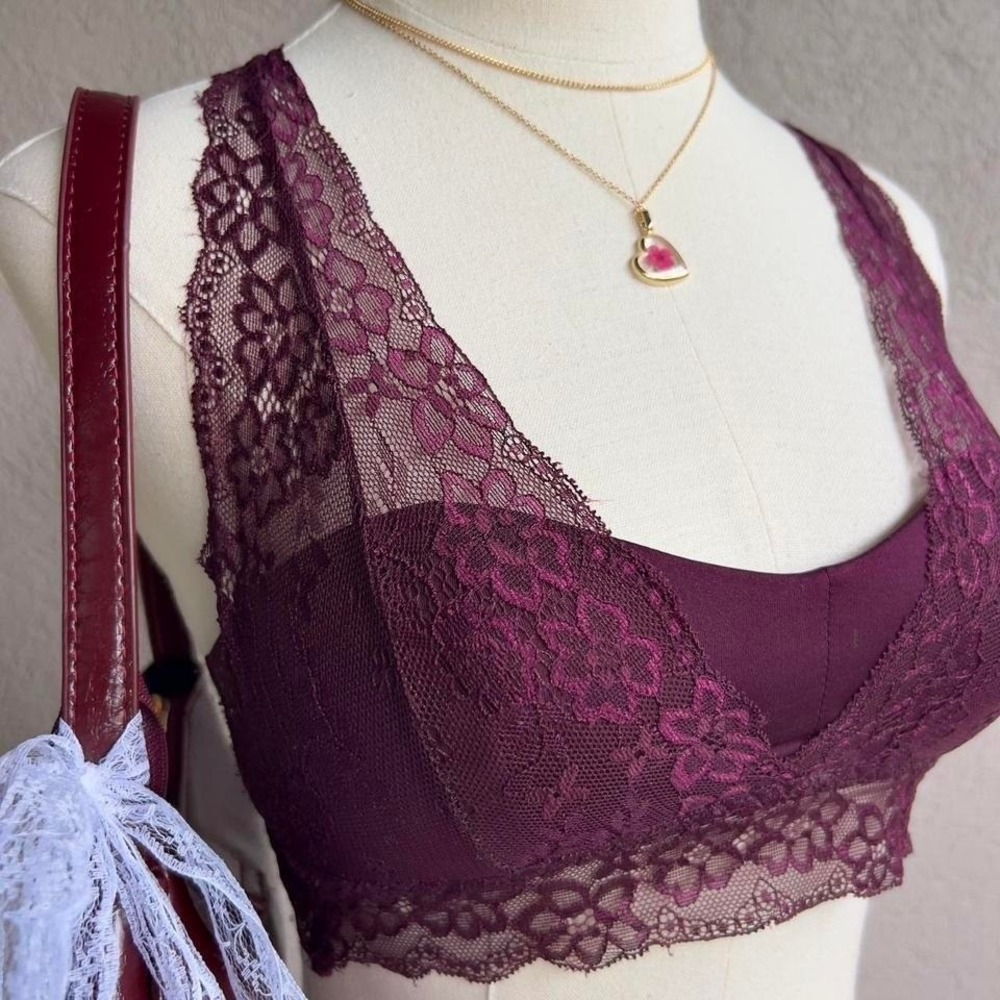Urban Outfitters Burgundy Lace Bralette Size Small Preppy Lingerie